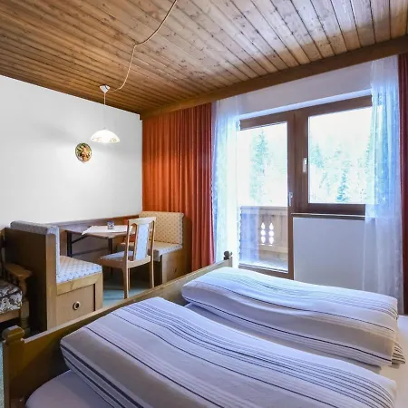 Modern In With Garden Appartement